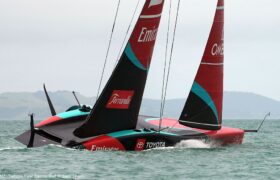 Emirates Team New Zealand po raz pierwszy pływa AC38 pod nadzorem RECON