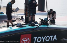 Puchar Ameryki – Jo Aleh na pokładzie AC75 Emirates Team New Zealand dopuszczonego do rozgrywek pucharowych