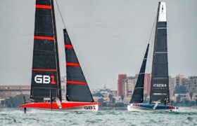 Załogi wyścigowe GB1 i Athena AC40 na 38. regaty wstępne o Puchar Ameryki Louis Vuitton