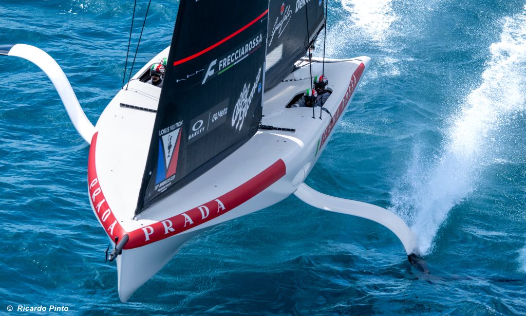Regaty wstępne AC38 – zespoły Luna Rossa dominują pierwszego dnia w Cagliari