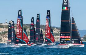 Dzień pierwszego wyścigu Regatów Wstępnych AC38 w Cagliari