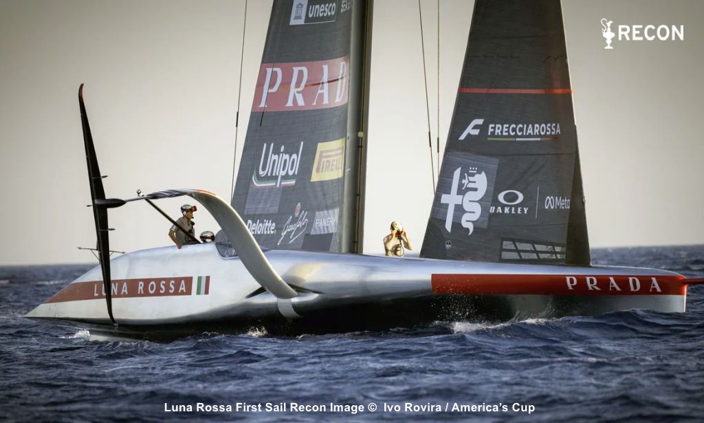 Luna Rossa wykonuje pierwszy lot AC75 w stronę zachodzącego słońca w Cagliari