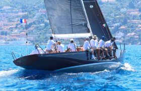 Dzień 1 Tygodnia Żeglarskiego Argentario – Trofeum Miramis, świętujące swoje 25-lecie.
