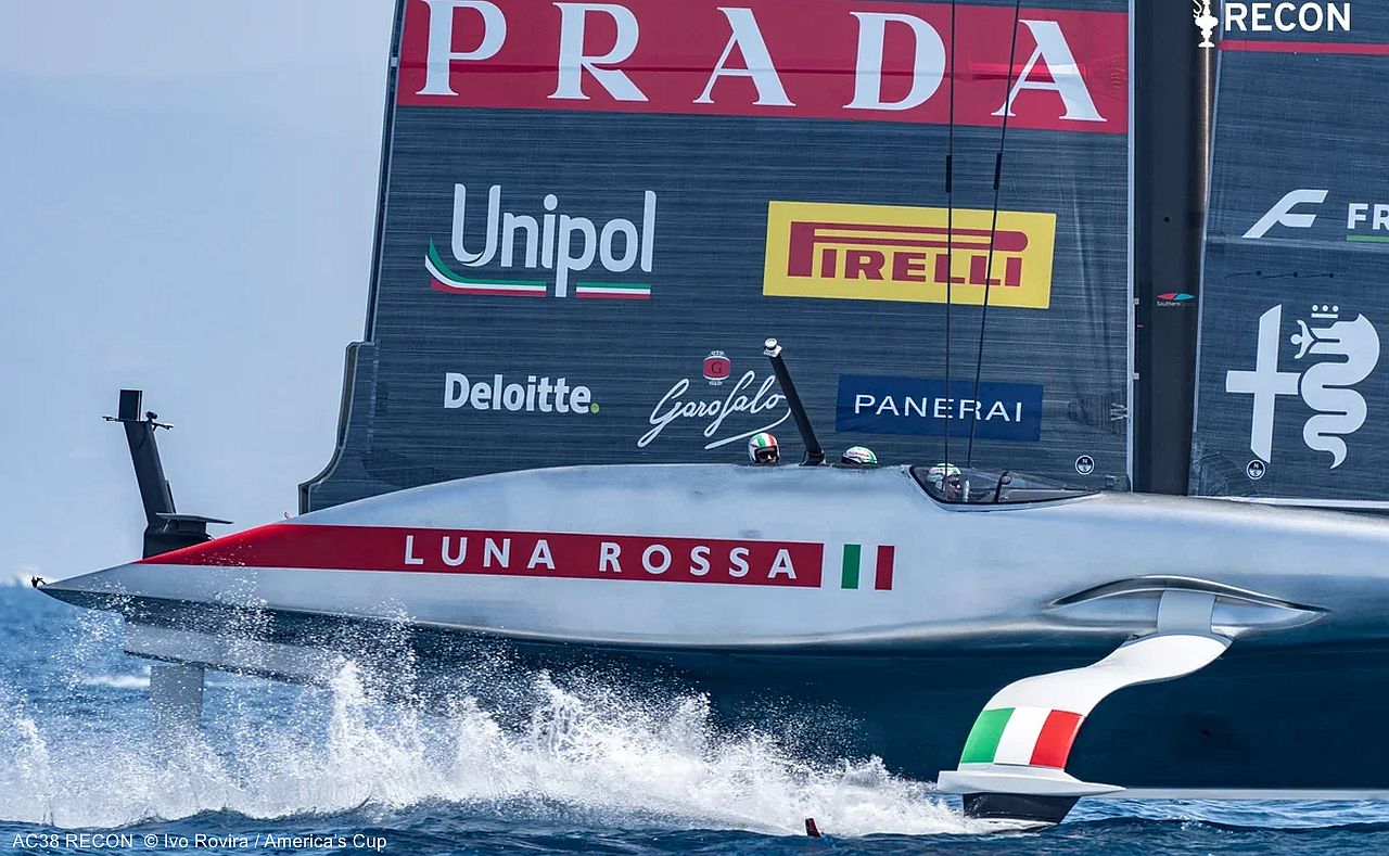 AC38 Recon Luna Rossa B3 Side