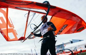 Mistrzostwa Świata Musto iQFOiL – Pierwsze wyścigi złotej floty kompresują floty
