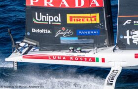 AC38 Dzień drugiego wyścigu PR2 Neapol – Luna Rossa zwiększa prowadzenie, Francuzi ponownie wywracają się do góry nogami