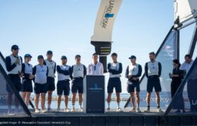 Pierwszy zespół AC38 we Francji, który wystrzelił AC75 i popłynął po Zatoce Neapolitańskiej